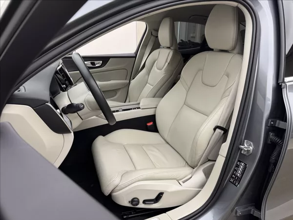 Volvo S60 2,0 B3 DPH INSCRIPTION H/K ČR - foto 33