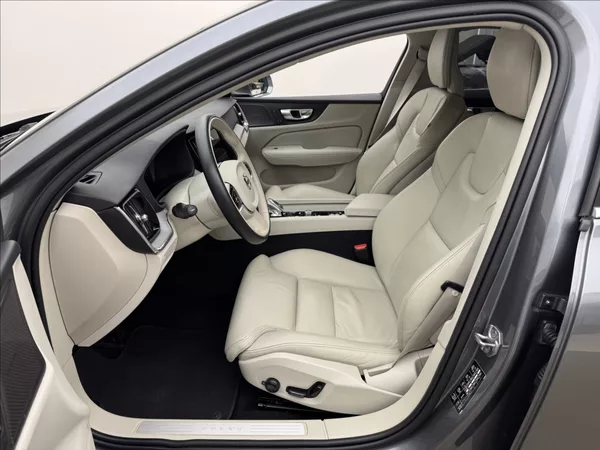 Volvo S60 2,0 B3 DPH INSCRIPTION H/K ČR - foto 34