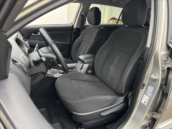 Kia Sportage 2,0 4X4 DPH VÝHŘEV TAŽNÉ ČR - foto 24