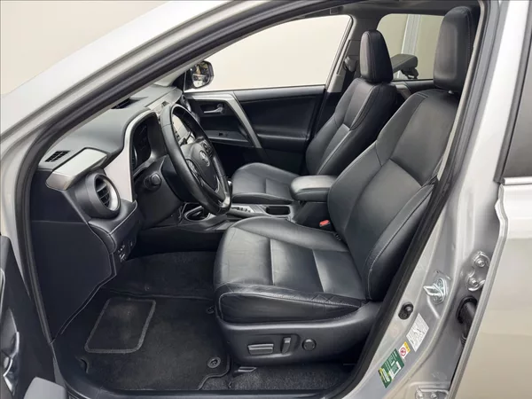 Toyota RAV4 2,5 114kW HYBRID LED KŮŽE 360° - foto 35