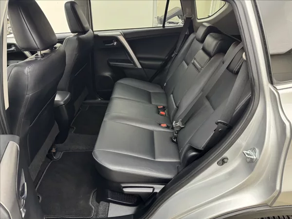 Toyota RAV4 2,5 114kW HYBRID LED KŮŽE 360° - foto 37