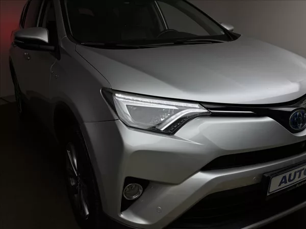 Toyota RAV4 2,5 114kW HYBRID LED KŮŽE 360° - foto 38