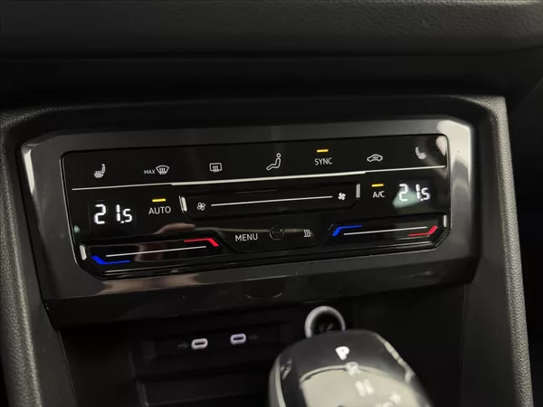 Volkswagen Tiguan 2,0 DSG DPH ACC NZTOP VC TAŽNÉ - foto 25