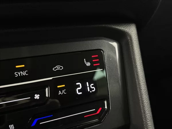 Volkswagen Tiguan 2,0 DSG DPH ACC NZTOP VC TAŽNÉ - foto 26
