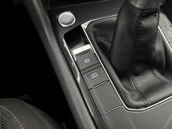 Volkswagen Tiguan 2,0 DSG DPH ACC NZTOP VC TAŽNÉ - foto 31