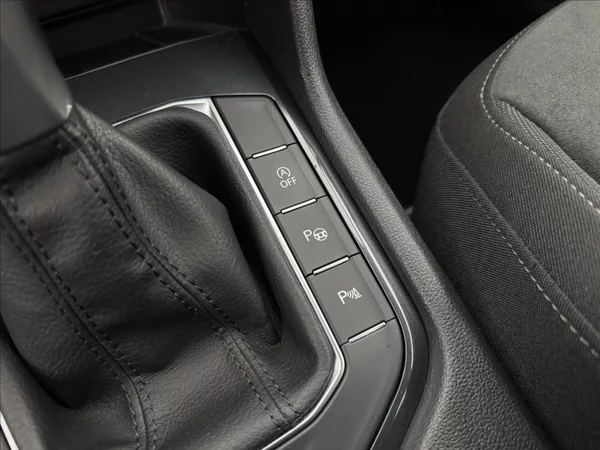 Volkswagen Tiguan 2,0 DSG DPH ACC NZTOP VC TAŽNÉ - foto 32