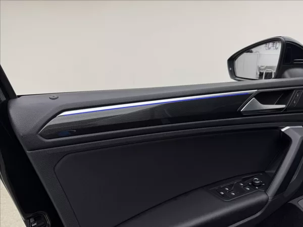 Volkswagen Tiguan 2,0 DSG DPH ACC NZTOP VC TAŽNÉ - foto 35