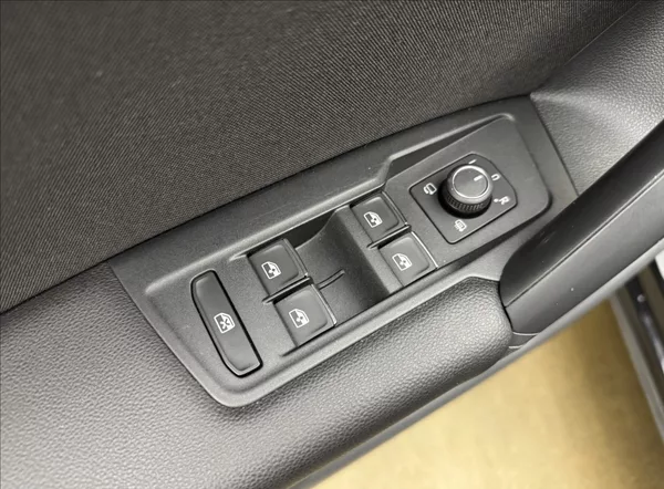 Volkswagen Tiguan 2,0 DSG DPH ACC NZTOP VC TAŽNÉ - foto 36