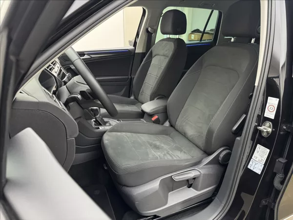 Volkswagen Tiguan 2,0 DSG DPH ACC NZTOP VC TAŽNÉ - foto 37