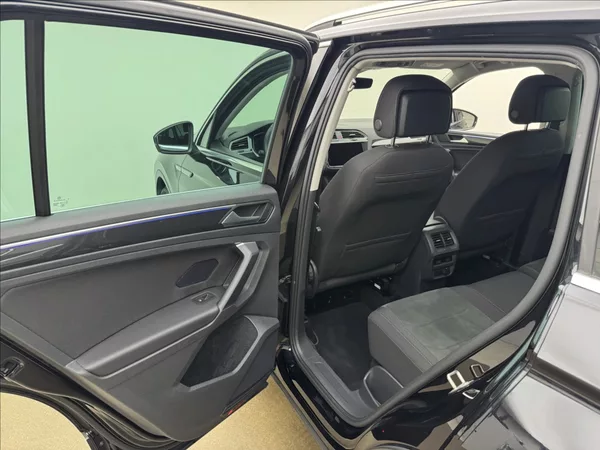 Volkswagen Tiguan 2,0 DSG DPH ACC NZTOP VC TAŽNÉ - foto 39