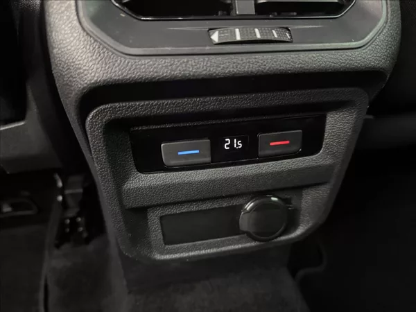 Volkswagen Tiguan 2,0 DSG DPH ACC NZTOP VC TAŽNÉ - foto 41