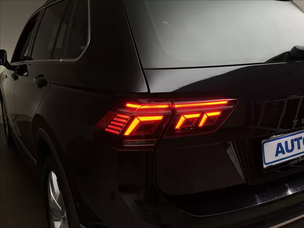 Volkswagen Tiguan 2,0 DSG DPH ACC NZTOP VC TAŽNÉ - foto 44