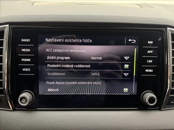 Škoda Karoq 1,6 DSG ACC STYLE+ NAVI KAMERA - foto 17