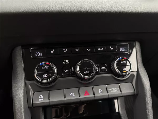 Škoda Karoq 1,6 DSG ACC STYLE+ NAVI KAMERA - foto 23
