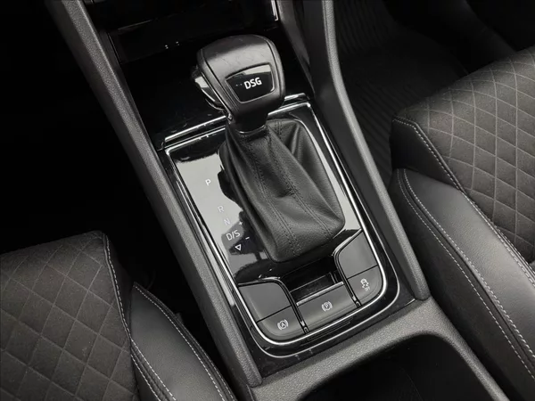 Škoda Karoq 1,6 DSG ACC STYLE+ NAVI KAMERA - foto 25