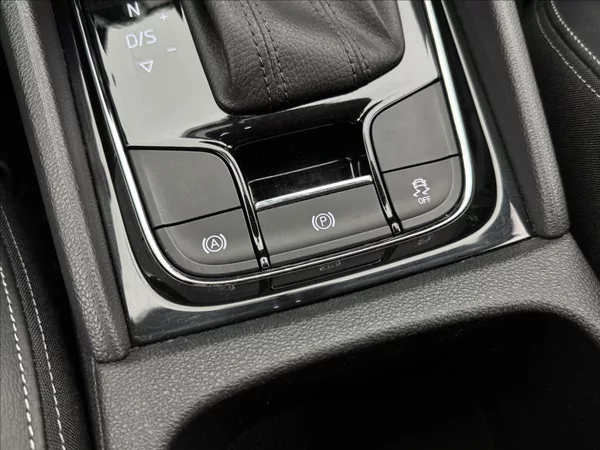 Škoda Karoq 1,6 DSG ACC STYLE+ NAVI KAMERA - foto 26