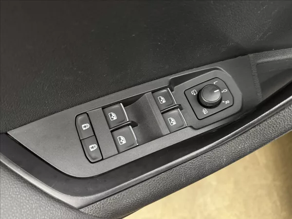 Škoda Karoq 1,6 DSG ACC STYLE+ NAVI KAMERA - foto 29
