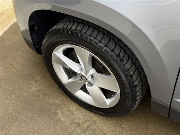 Škoda Karoq 1,6 DSG ACC STYLE+ NAVI KAMERA - foto 37