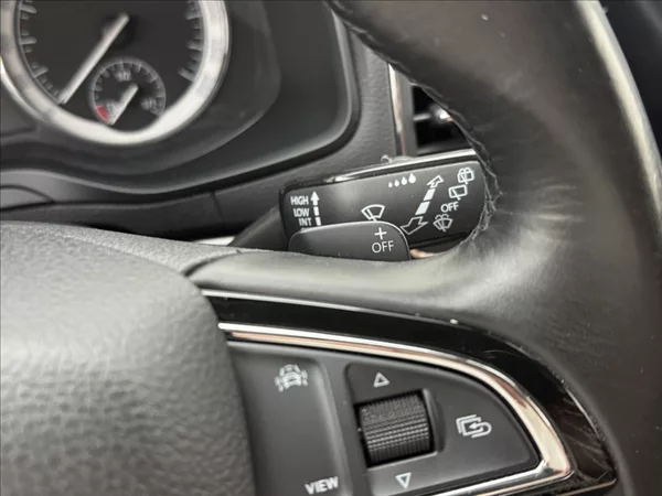 Škoda Karoq 1,6 DSG ACC STYLE+ NAVI KAMERA - foto 9