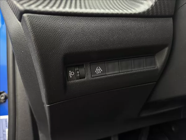 Peugeot 2008 1,5 HDi ACTIVE LED SENZORY ČR - foto 18