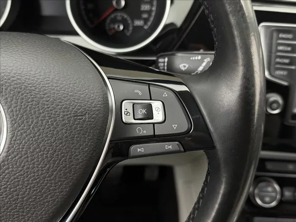 Volkswagen Touran 1,4 TSi 110kW DSG ACC 5MÍST CZ - foto 12