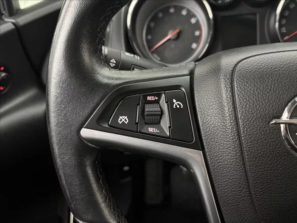 Opel Astra 1,4 103kW 2X KOLA AC 1.MAJ ČR - foto 10