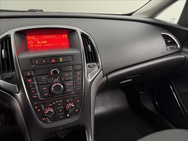 Opel Astra 1,4 103kW 2X KOLA AC 1.MAJ ČR - foto 15