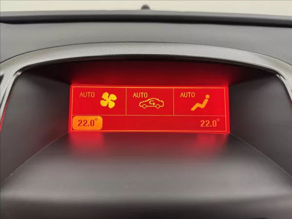 Opel Astra 1,4 103kW 2X KOLA AC 1.MAJ ČR - foto 18