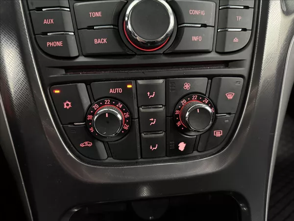 Opel Astra 1,4 103kW 2X KOLA AC 1.MAJ ČR - foto 20