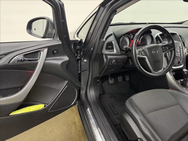 Opel Astra 1,4 103kW 2X KOLA AC 1.MAJ ČR - foto 27