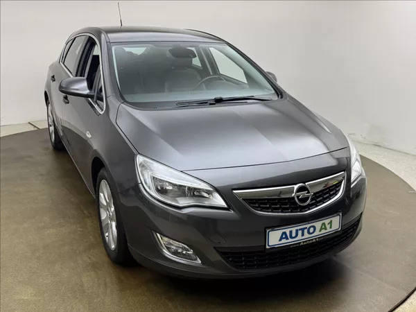 Opel Astra 1,4 103kW 2X KOLA AC 1.MAJ ČR - foto 3