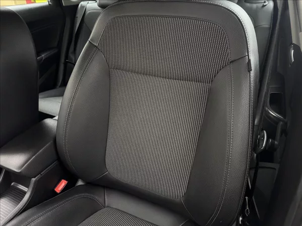 Opel Astra 1,4 103kW 2X KOLA AC 1.MAJ ČR - foto 31