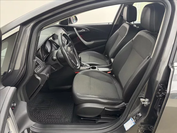 Opel Astra 1,4 103kW 2X KOLA AC 1.MAJ ČR - foto 32