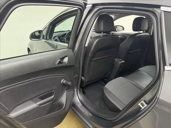 Opel Astra 1,4 103kW 2X KOLA AC 1.MAJ ČR - foto 33