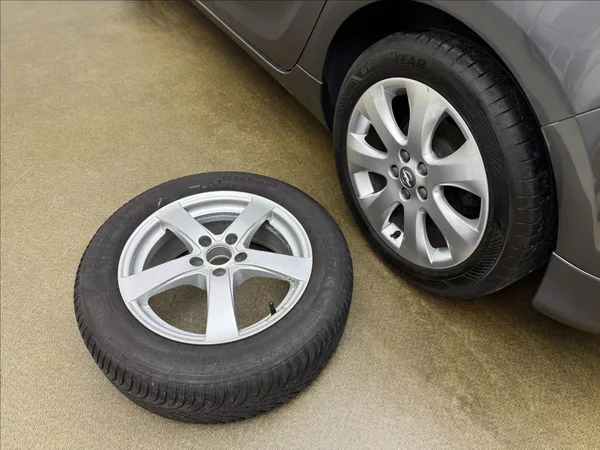 Opel Astra 1,4 103kW 2X KOLA AC 1.MAJ ČR - foto 36