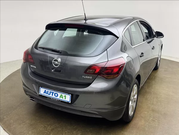Opel Astra 1,4 103kW 2X KOLA AC 1.MAJ ČR - foto 4