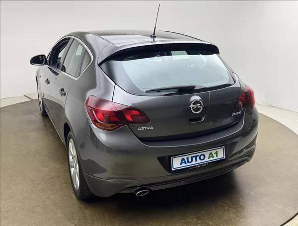 Opel Astra 1,4 103kW 2X KOLA AC 1.MAJ ČR - foto 6