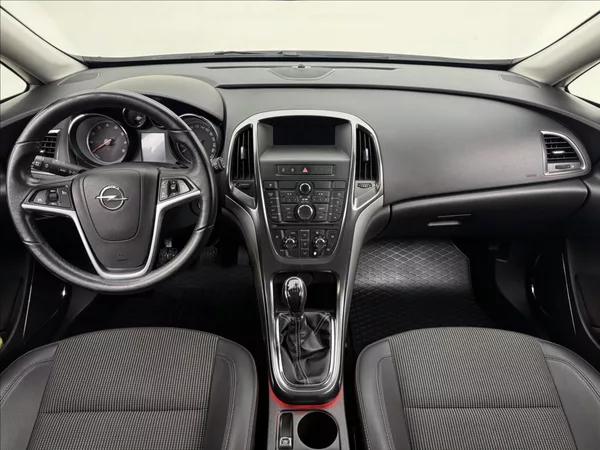 Opel Astra 1,4 103kW 2X KOLA AC 1.MAJ ČR - foto 7