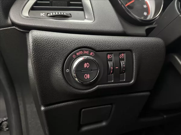 Opel Astra 1,4 103kW 2X KOLA AC 1.MAJ ČR - foto 8