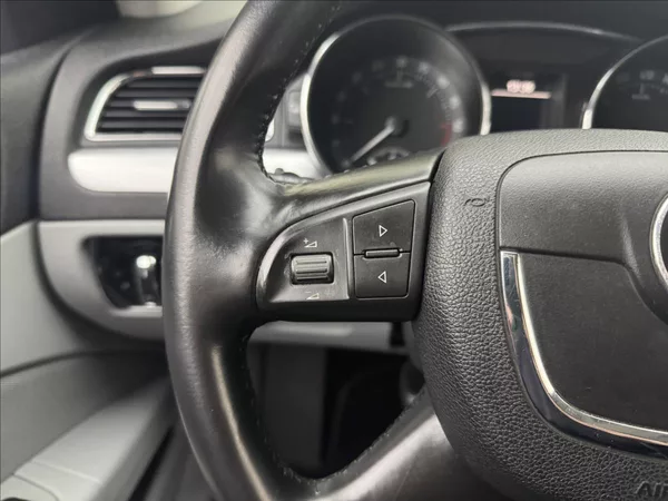 Škoda Superb 2,0 TDi DSG ALU COLUMBUS TAŽNÉ - foto 10