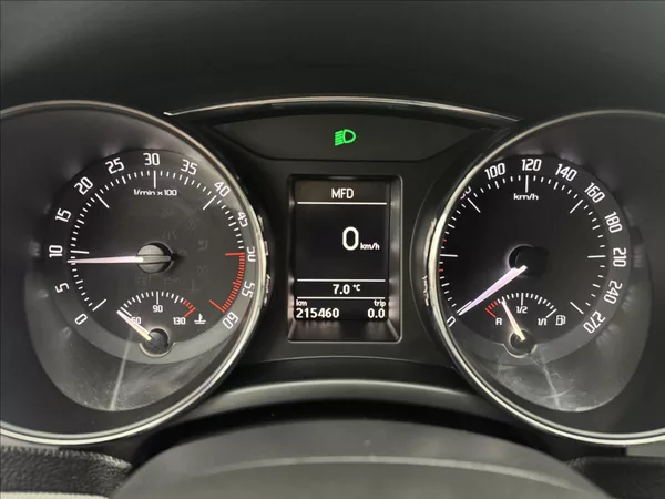 Škoda Superb 2,0 TDi DSG ALU COLUMBUS TAŽNÉ - foto 12