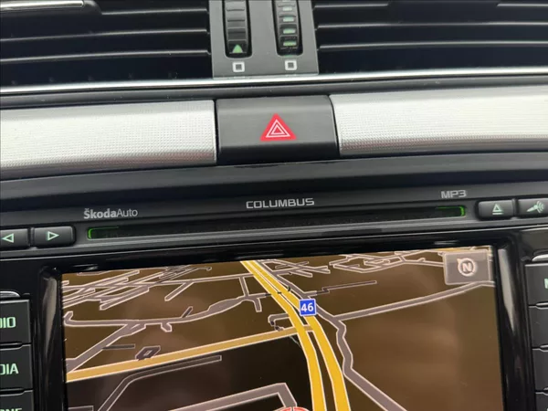 Škoda Superb 2,0 TDi DSG ALU COLUMBUS TAŽNÉ - foto 14