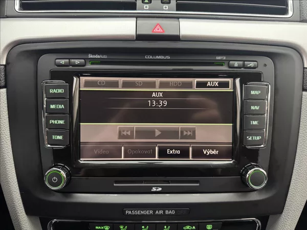 Škoda Superb 2,0 TDi DSG ALU COLUMBUS TAŽNÉ - foto 16