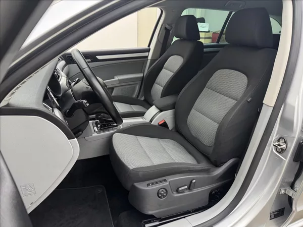 Škoda Superb 2,0 TDi DSG ALU COLUMBUS TAŽNÉ - foto 23