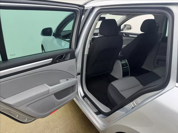 Škoda Superb 2,0 TDi DSG ALU COLUMBUS TAŽNÉ - foto 27
