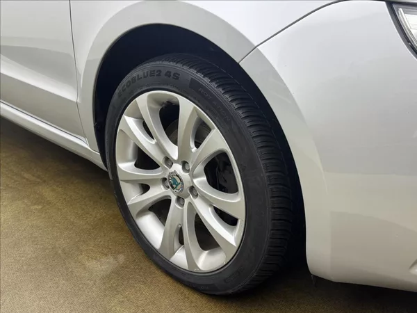 Škoda Superb 2,0 TDi DSG ALU COLUMBUS TAŽNÉ - foto 29