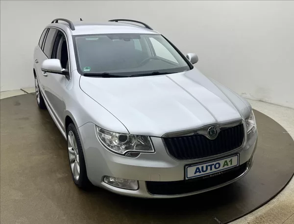 Škoda Superb 2,0 TDi DSG ALU COLUMBUS TAŽNÉ - foto 3