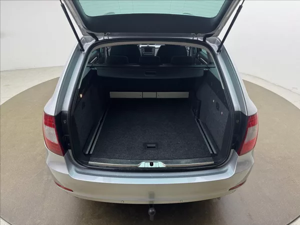 Škoda Superb 2,0 TDi DSG ALU COLUMBUS TAŽNÉ - foto 32