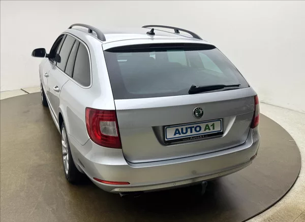 Škoda Superb 2,0 TDi DSG ALU COLUMBUS TAŽNÉ - foto 6