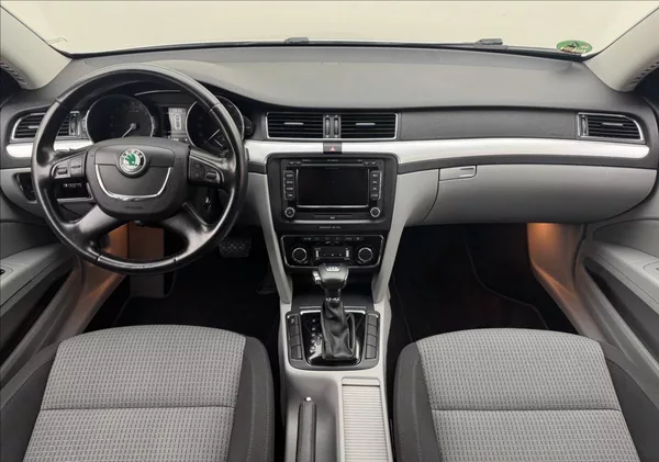 Škoda Superb 2,0 TDi DSG ALU COLUMBUS TAŽNÉ - foto 7